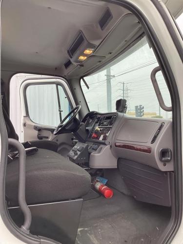 FREIGHTLINER BUSINESS CLASS M2 106