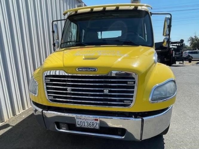 FREIGHTLINER BUSINESS CLASS M2 106