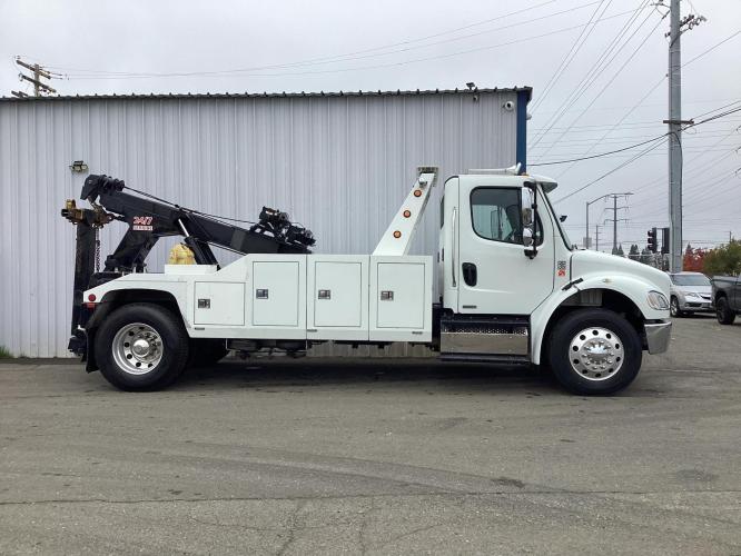 FREIGHTLINER BUSINESS CLASS M2 106