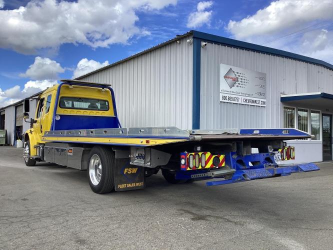 FREIGHTLINER BUSINESS CLASS M2 106