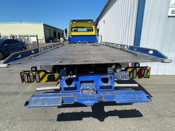 FREIGHTLINER BUSINESS CLASS M2 106