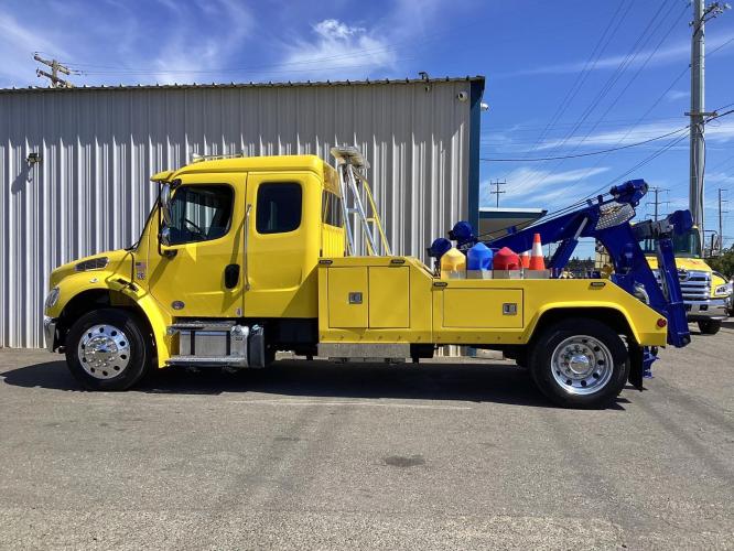 FREIGHTLINER BUSINESS CLASS M2 106