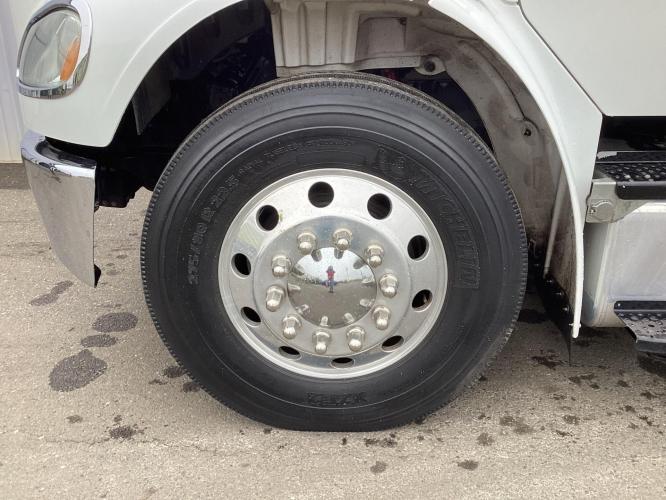 FREIGHTLINER BUSINESS CLASS M2 106