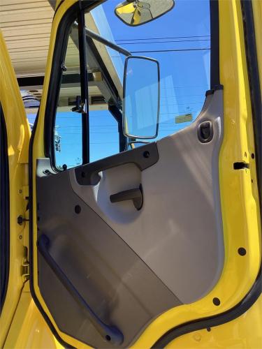 FREIGHTLINER BUSINESS CLASS M2 106