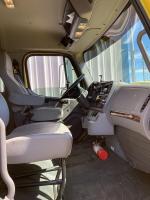 FREIGHTLINER BUSINESS CLASS M2 106
