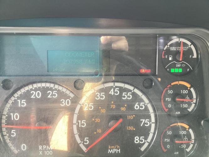 FREIGHTLINER BUSINESS CLASS M2 106