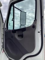 FREIGHTLINER BUSINESS CLASS M2 106