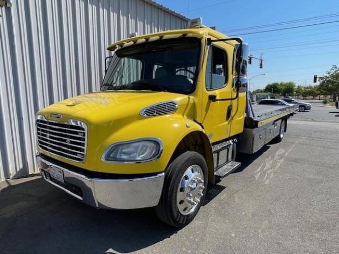 FREIGHTLINER BUSINESS CLASS M2 106