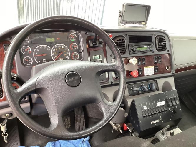 FREIGHTLINER BUSINESS CLASS M2 106