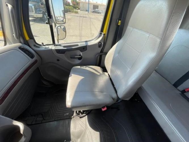FREIGHTLINER BUSINESS CLASS M2 106