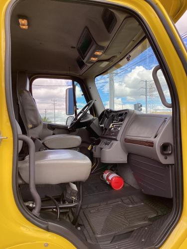 FREIGHTLINER BUSINESS CLASS M2 106