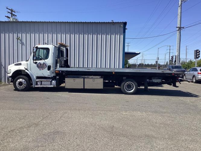 FREIGHTLINER BUSINESS CLASS M2 106