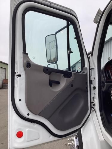 FREIGHTLINER BUSINESS CLASS M2 106