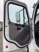 FREIGHTLINER BUSINESS CLASS M2 106