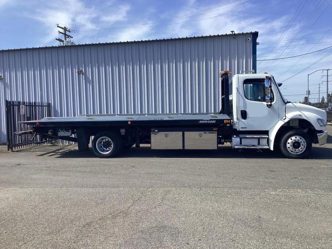 FREIGHTLINER BUSINESS CLASS M2 106