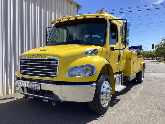 FREIGHTLINER BUSINESS CLASS M2 106