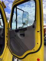 FREIGHTLINER BUSINESS CLASS M2 106