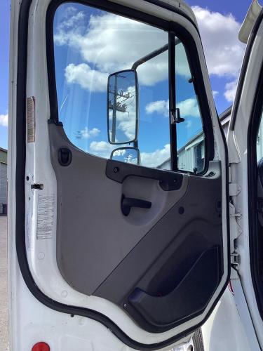 FREIGHTLINER BUSINESS CLASS M2 106