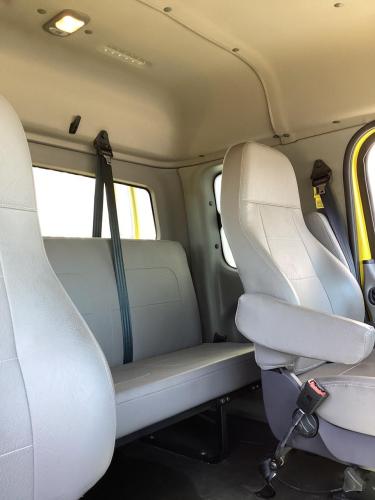 FREIGHTLINER BUSINESS CLASS M2 106