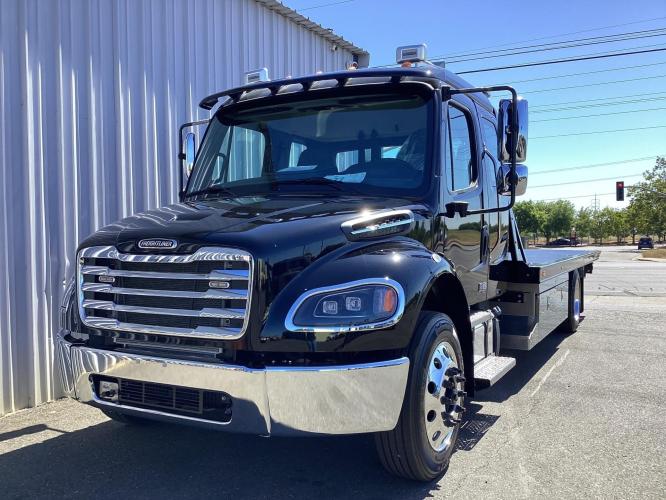 FREIGHTLINER BUSINESS CLASS M2 106 PLUS
