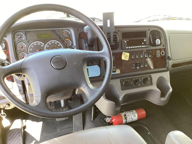 FREIGHTLINER BUSINESS CLASS M2 106