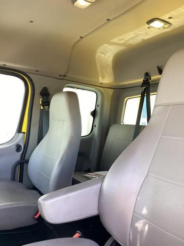 FREIGHTLINER BUSINESS CLASS M2 106