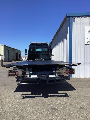 FREIGHTLINER BUSINESS CLASS M2 106 PLUS