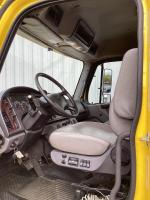 FREIGHTLINER BUSINESS CLASS M2 106