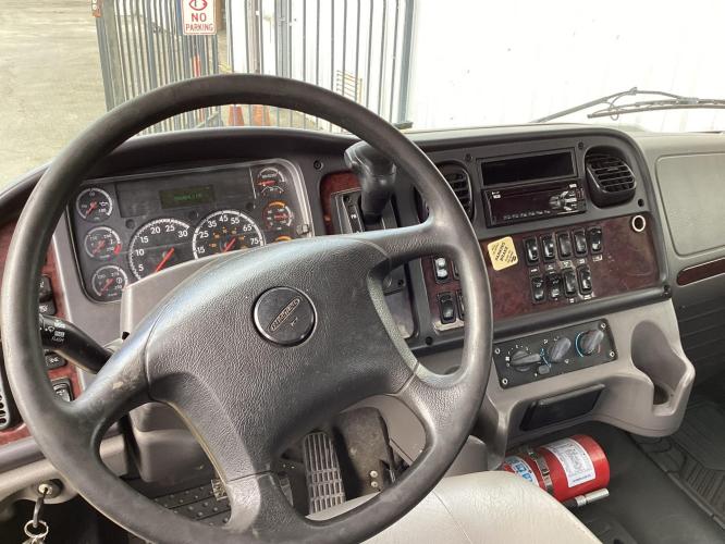 FREIGHTLINER BUSINESS CLASS M2 106