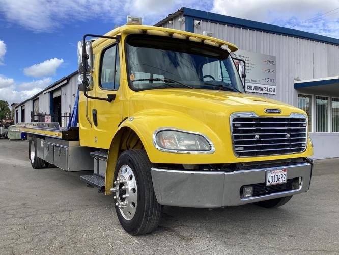 FREIGHTLINER BUSINESS CLASS M2 106