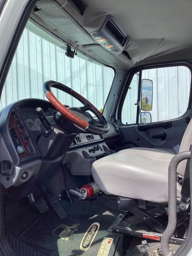 FREIGHTLINER BUSINESS CLASS M2 106