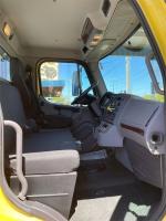 FREIGHTLINER BUSINESS CLASS M2 106