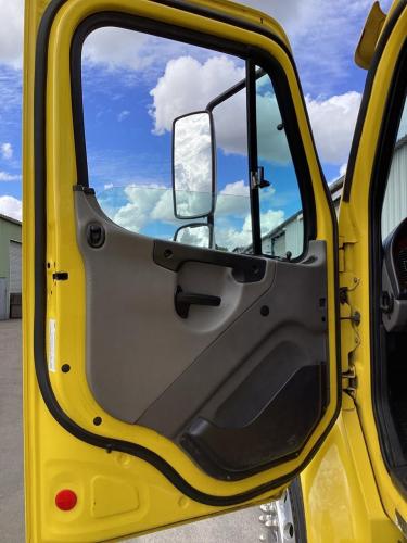 FREIGHTLINER BUSINESS CLASS M2 106