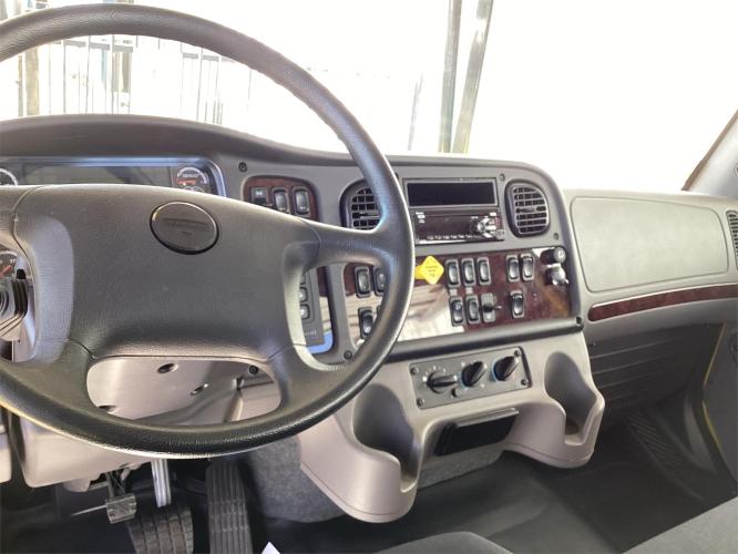 FREIGHTLINER BUSINESS CLASS M2 106