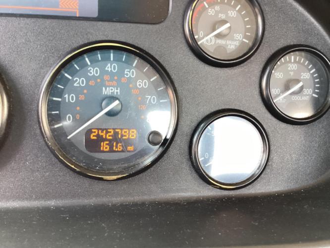 PETERBILT 330