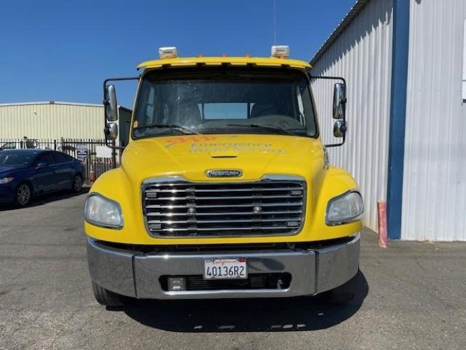 FREIGHTLINER BUSINESS CLASS M2 106