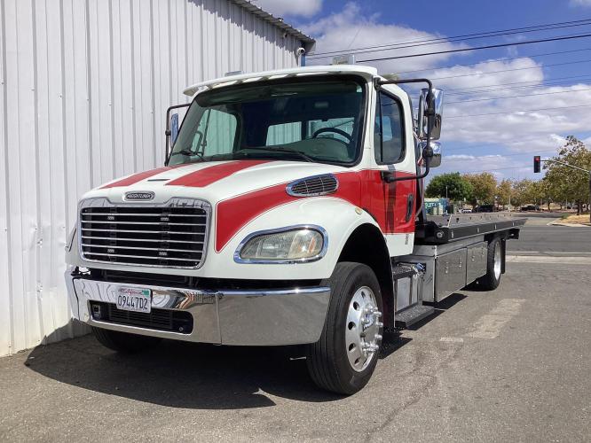 FREIGHTLINER BUSINESS CLASS M2 106