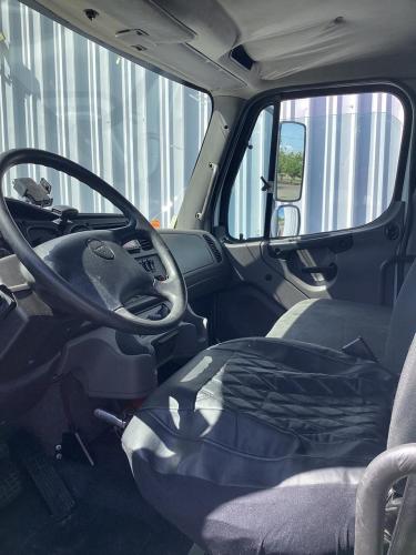FREIGHTLINER BUSINESS CLASS M2 106