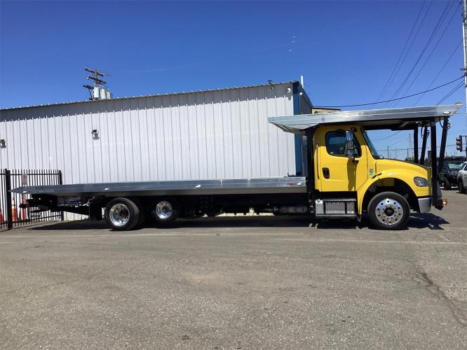 FREIGHTLINER BUSINESS CLASS M2 106