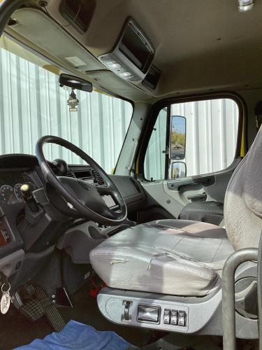 FREIGHTLINER BUSINESS CLASS M2 106