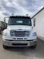 FREIGHTLINER BUSINESS CLASS M2 106 PLUS