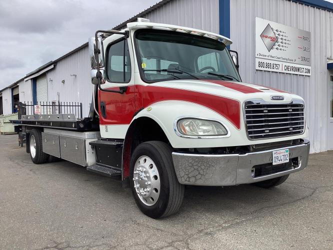 FREIGHTLINER BUSINESS CLASS M2 106