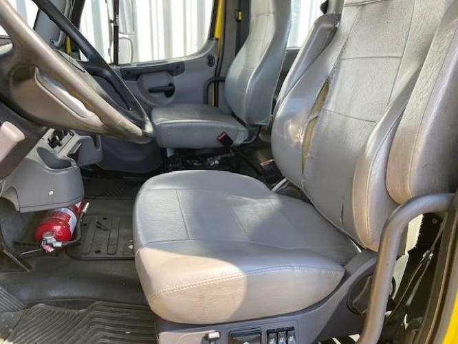 FREIGHTLINER BUSINESS CLASS M2 106