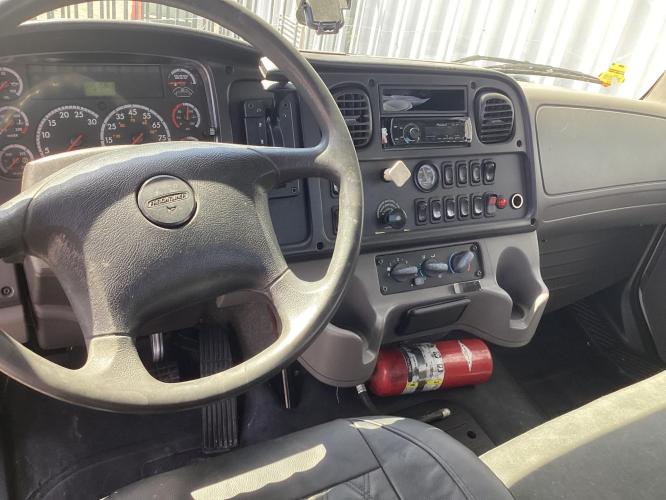 FREIGHTLINER BUSINESS CLASS M2 106