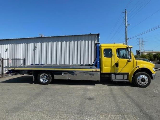 FREIGHTLINER BUSINESS CLASS M2 106