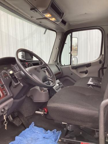 FREIGHTLINER BUSINESS CLASS M2 106