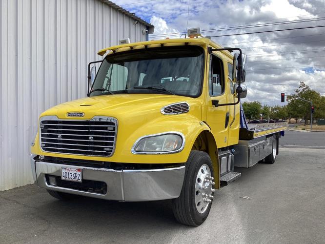 FREIGHTLINER BUSINESS CLASS M2 106