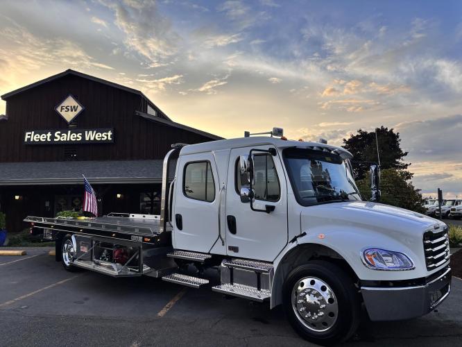 FREIGHTLINER BUSINESS CLASS M2 106 PLUS