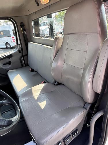 FREIGHTLINER BUSINESS CLASS M2 106