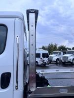 FREIGHTLINER BUSINESS CLASS M2 106 PLUS